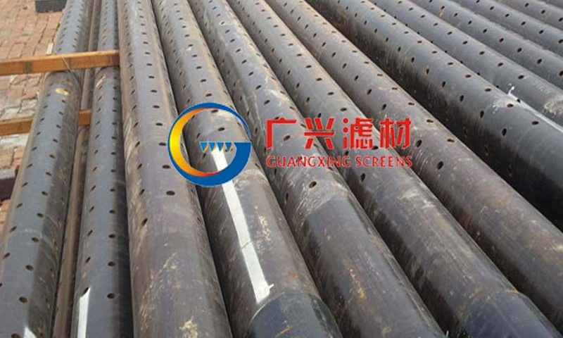 Perforated well casing and screen